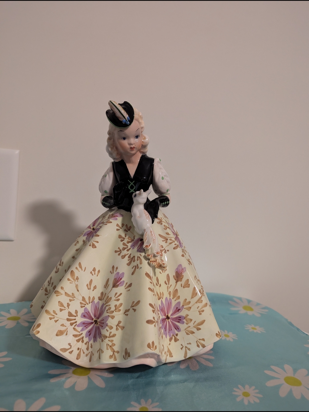 Carusel Italy Porcelain Figurine (Signed) - Cream & Green Mark